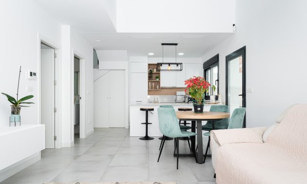 Reventa - Villa -
Los Montesinos - La Herrada