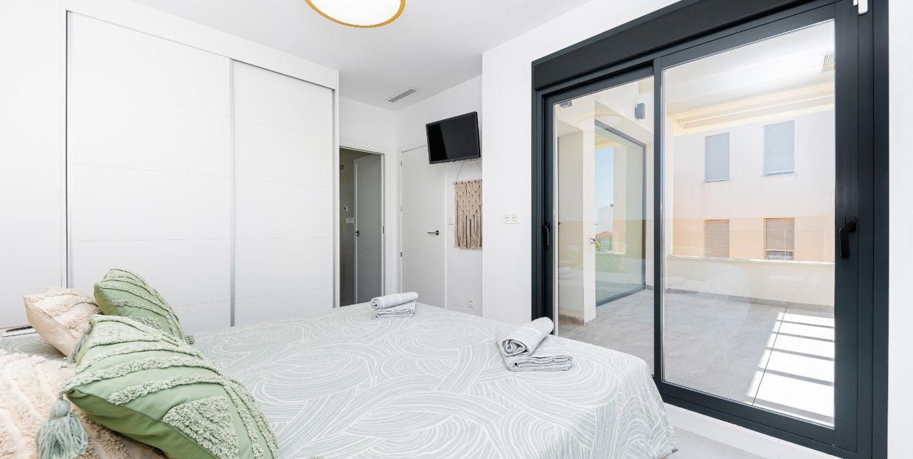 Reventa - Villa -
Los Montesinos - La Herrada