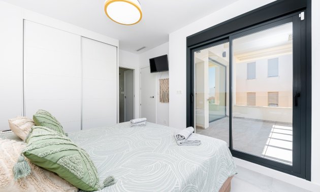 Reventa - Villa -
Los Montesinos - La Herrada