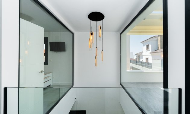 Reventa - Villa -
Los Montesinos - La Herrada