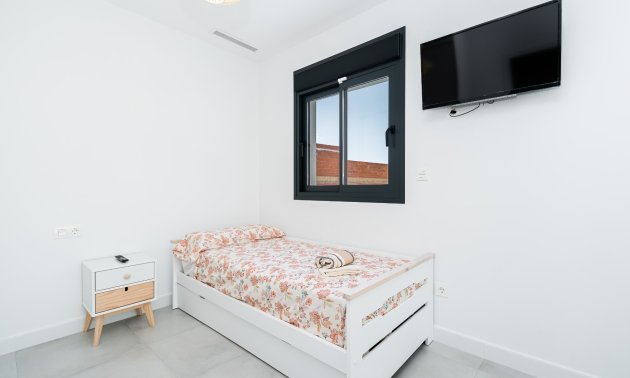 Reventa - Villa -
Los Montesinos - La Herrada