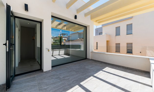 Reventa - Villa -
Los Montesinos - La Herrada