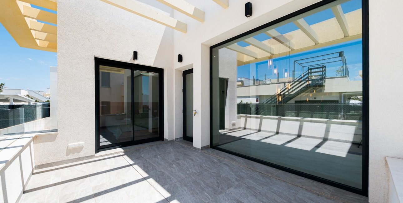 Reventa - Villa -
Los Montesinos - La Herrada