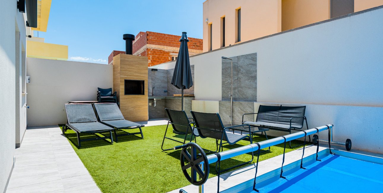 Reventa - Villa -
Los Montesinos - La Herrada