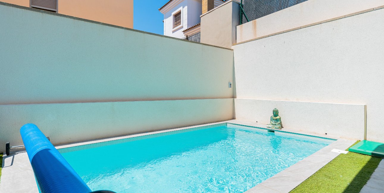 Reventa - Villa -
Los Montesinos - La Herrada