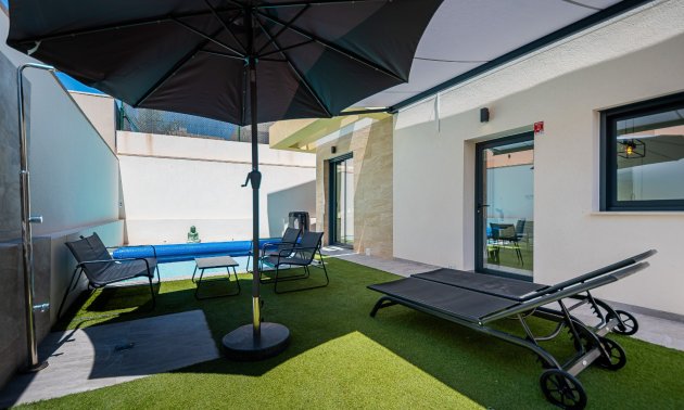 Reventa - Villa -
Los Montesinos - La Herrada