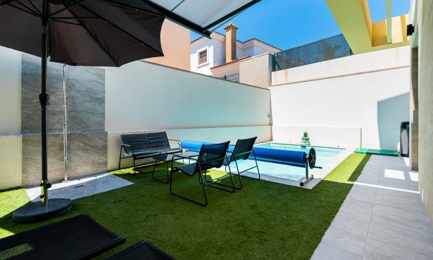 Reventa - Villa -
Los Montesinos - La Herrada