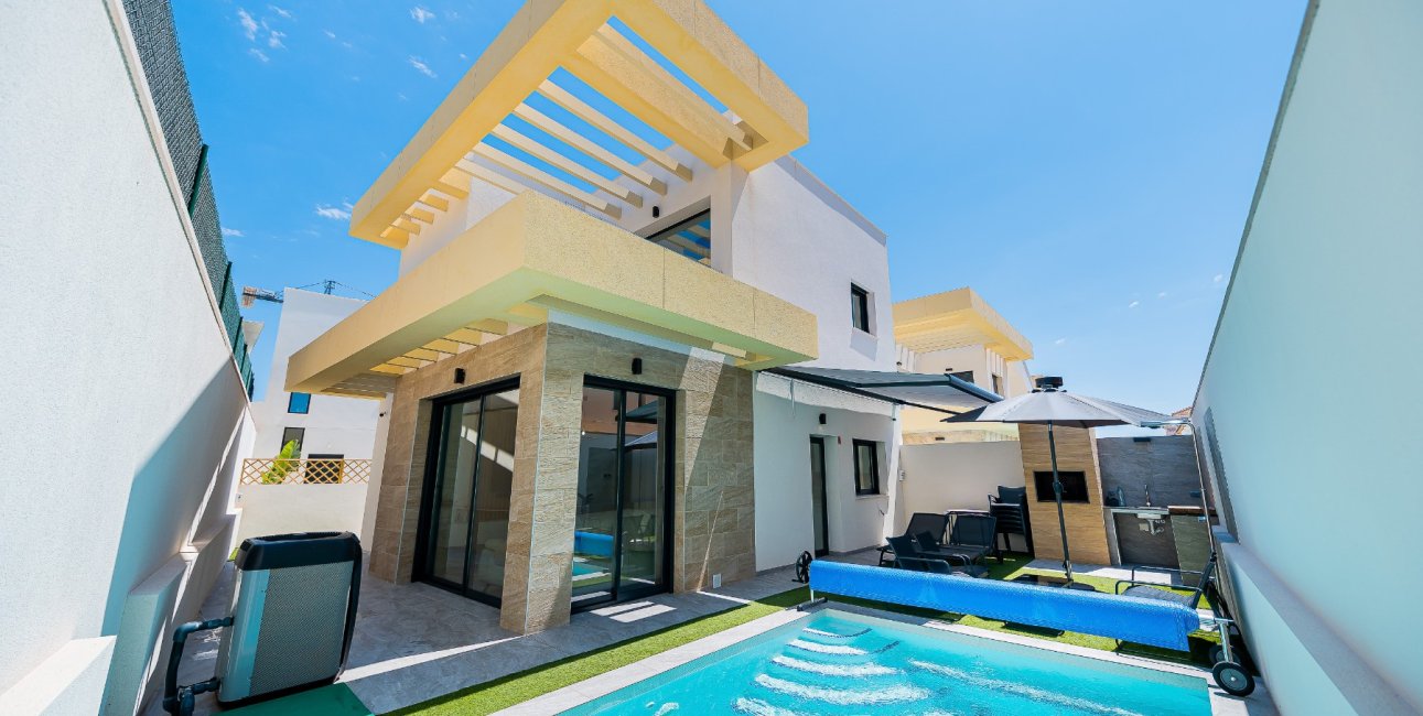 Reventa - Villa -
Los Montesinos - La Herrada