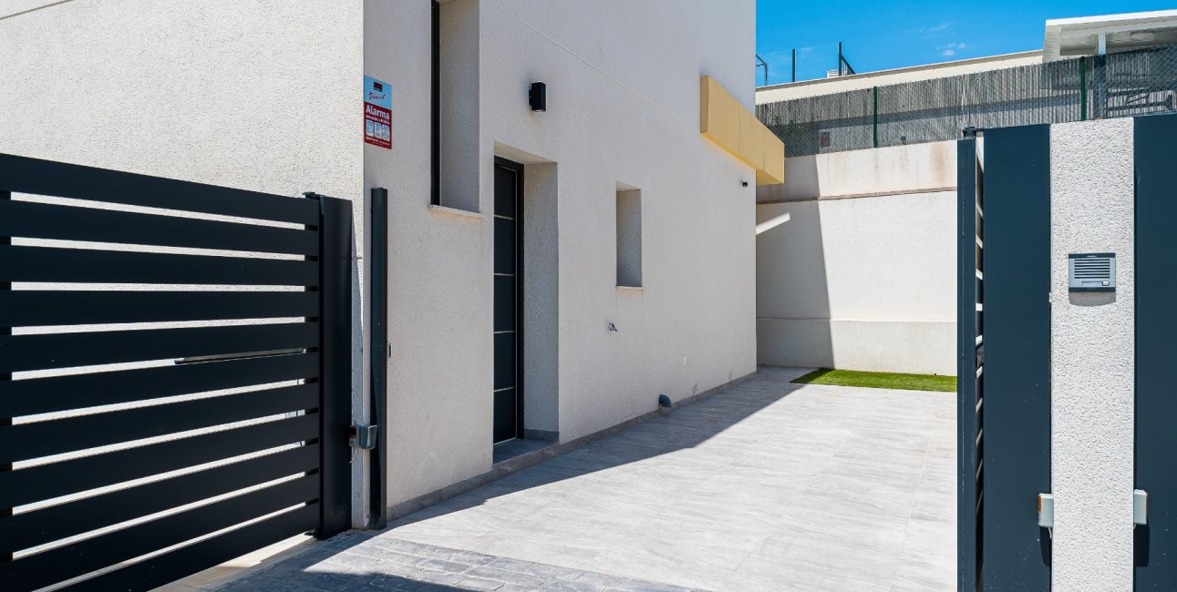 Reventa - Villa -
Los Montesinos - La Herrada