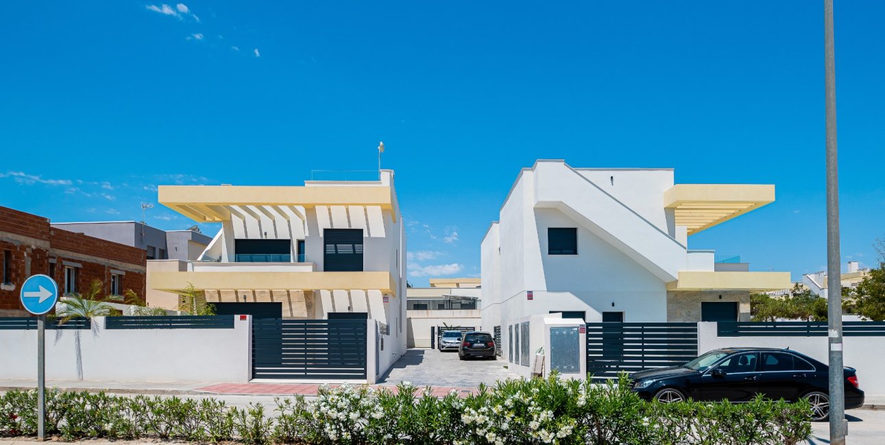 Reventa - Villa -
Los Montesinos - La Herrada