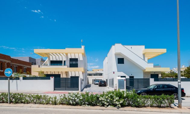 Reventa - Villa -
Los Montesinos - La Herrada