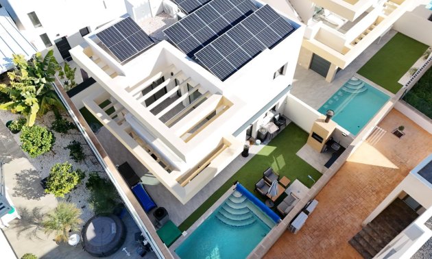 Reventa - Villa -
Los Montesinos - La Herrada