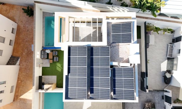 Reventa - Villa -
Los Montesinos - La Herrada