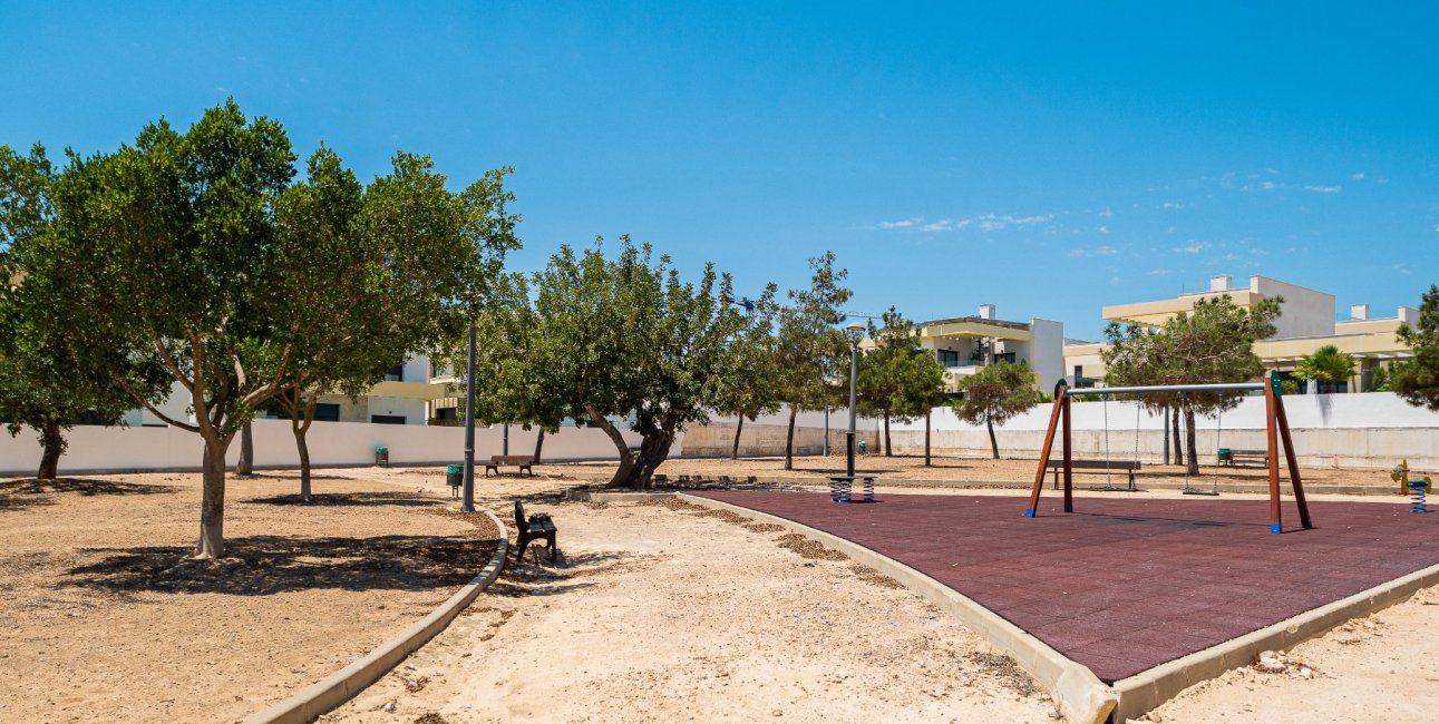 Reventa - Villa -
Los Montesinos - La Herrada