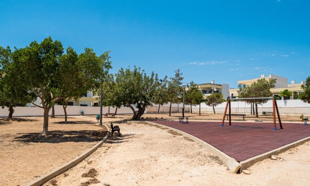 Reventa - Villa -
Los Montesinos - La Herrada