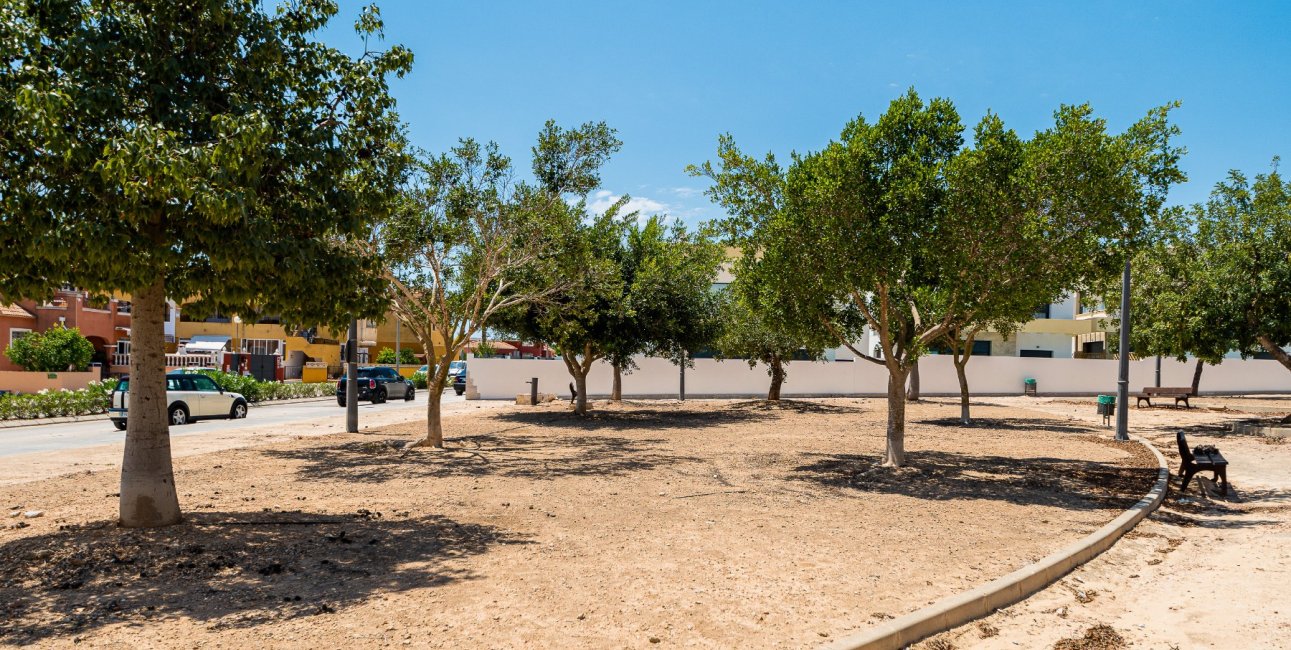 Reventa - Villa -
Los Montesinos - La Herrada