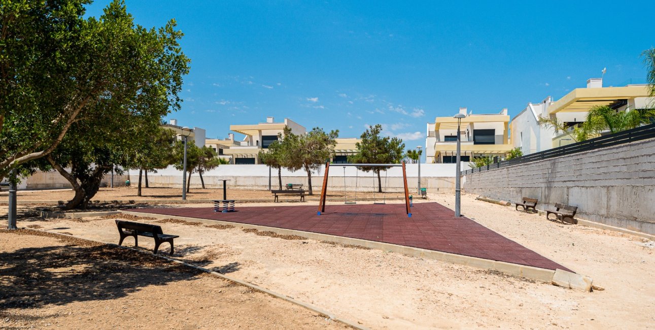 Reventa - Villa -
Los Montesinos - La Herrada