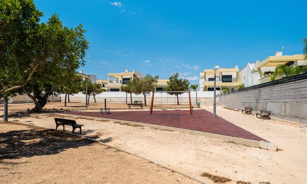 Reventa - Villa -
Los Montesinos - La Herrada