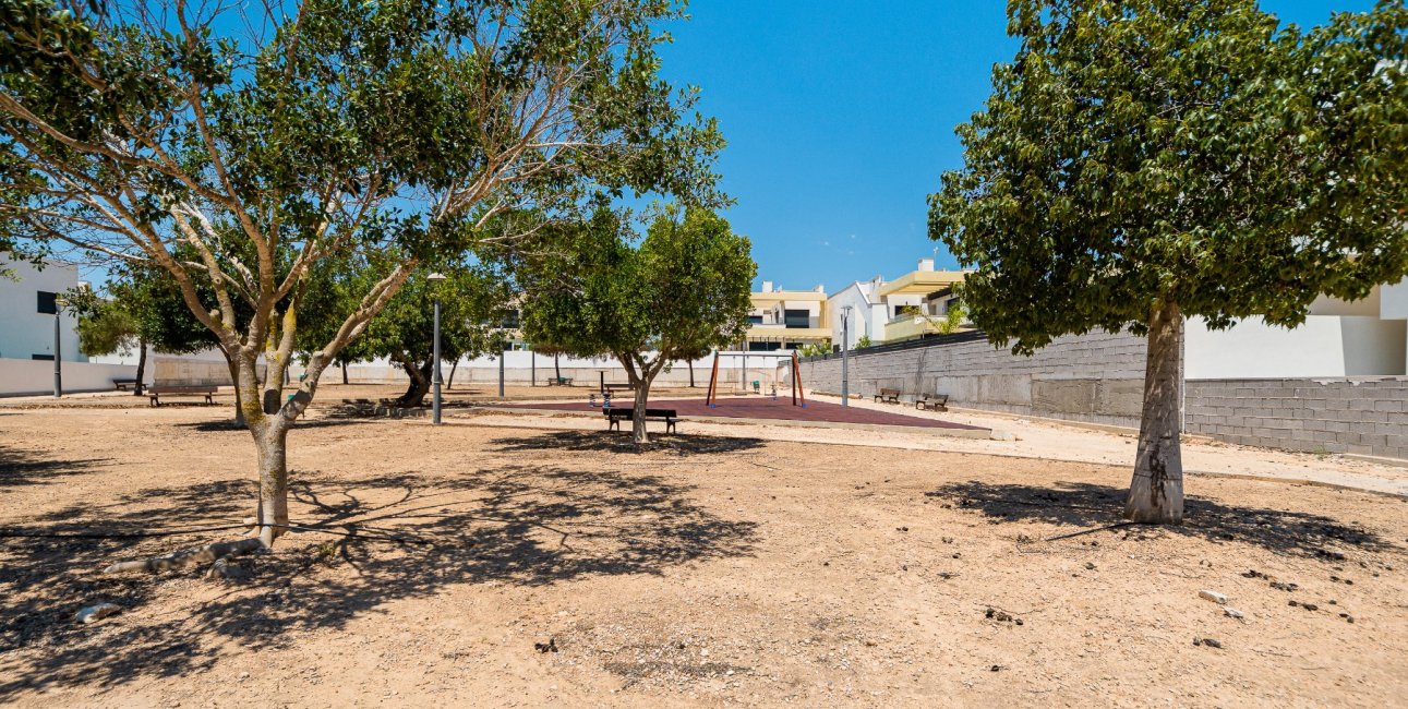 Reventa - Villa -
Los Montesinos - La Herrada