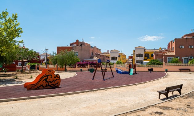 Reventa - Villa -
Los Montesinos - La Herrada