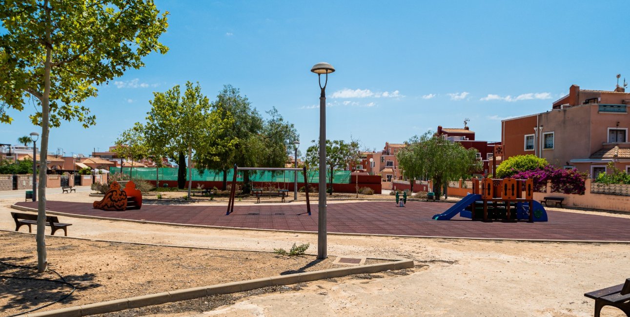 Reventa - Villa -
Los Montesinos - La Herrada