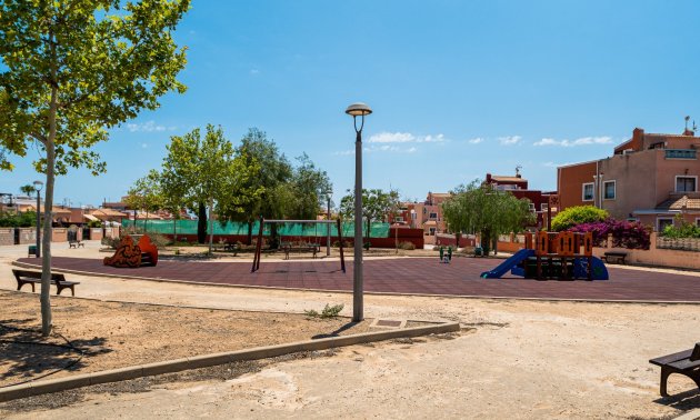 Reventa - Villa -
Los Montesinos - La Herrada