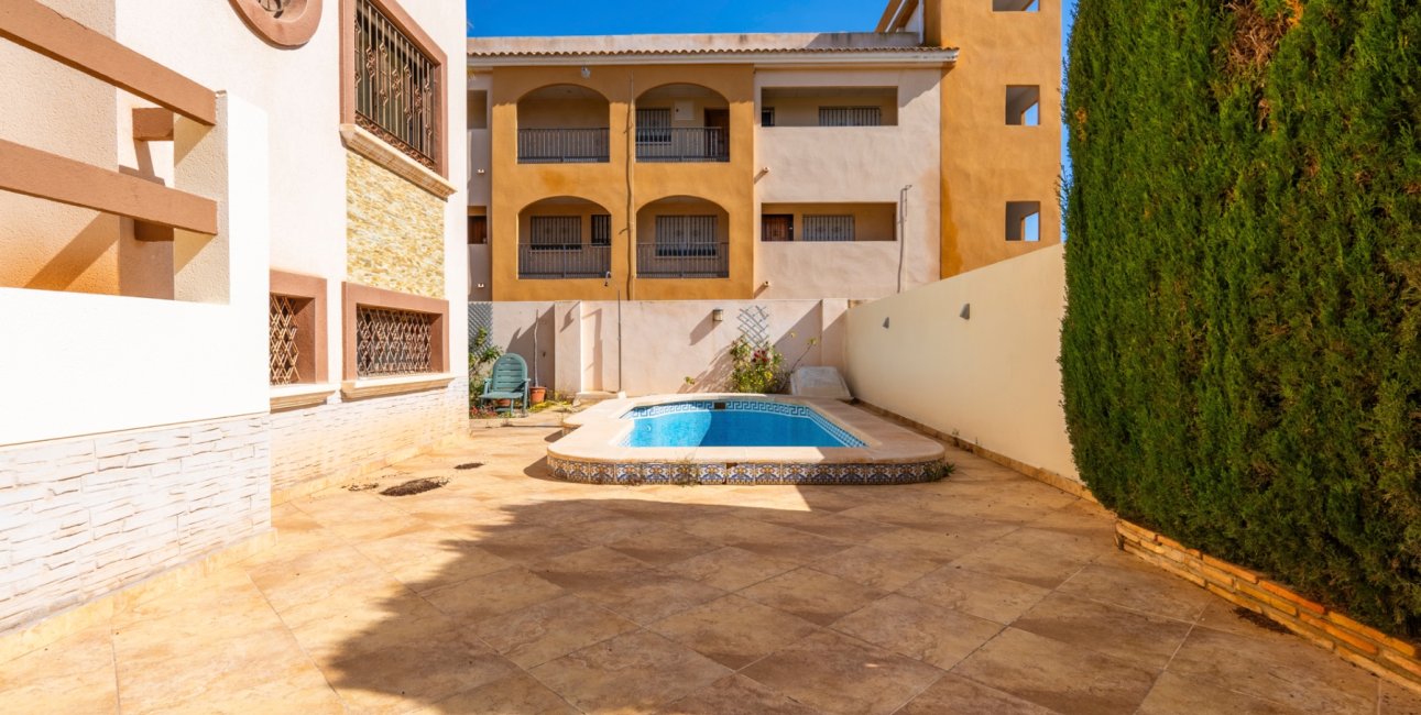 Resale - Villa -
Orihuela Costa - Villamartin