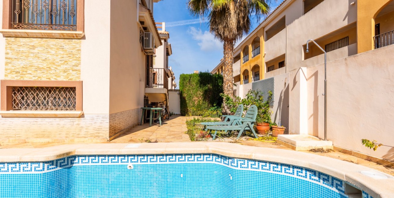 Resale - Villa -
Orihuela Costa - Villamartin