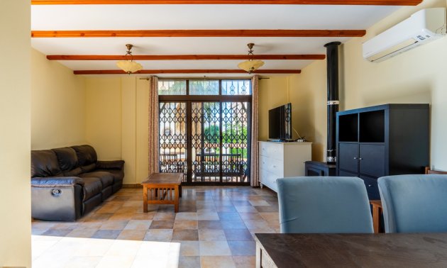 Resale - Villa -
Orihuela Costa - Villamartin