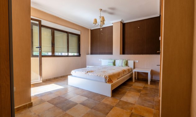 Resale - Villa -
Orihuela Costa - Villamartin