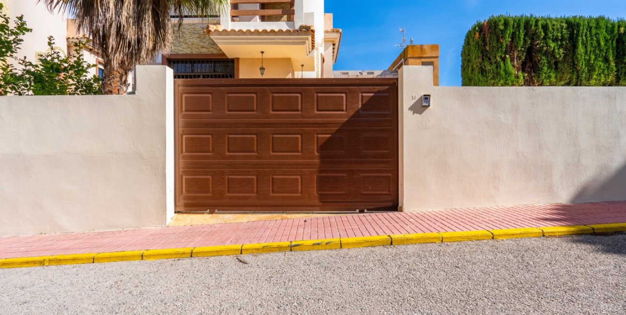 Resale - Villa -
Orihuela Costa - Villamartin