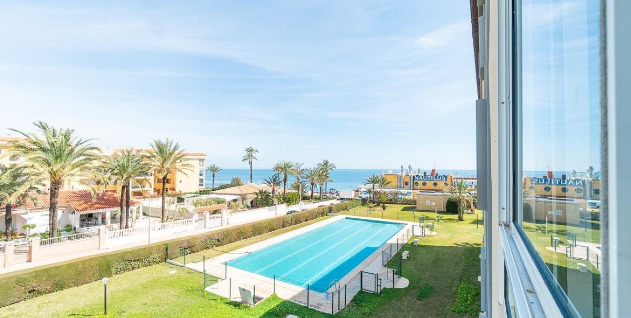 Resale - Apartment / flat -
Torrevieja - Punta prima