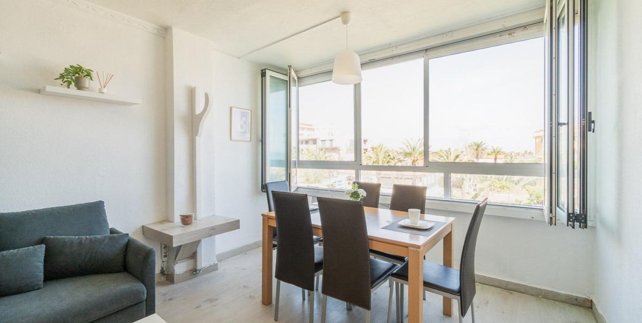 Resale - Apartment / flat -
Torrevieja - Punta prima