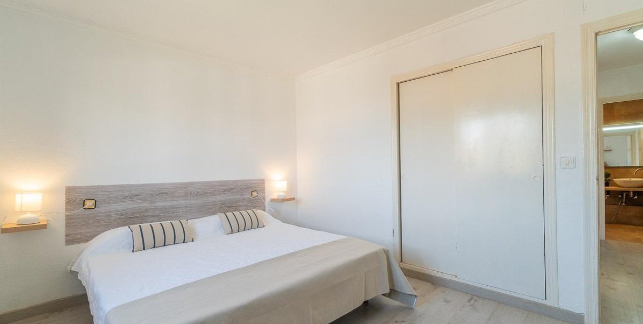 Resale - Apartment / flat -
Torrevieja - Punta prima