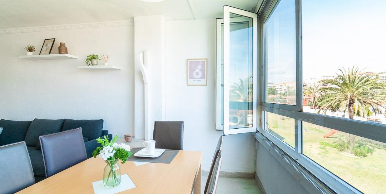 Resale - Apartment / flat -
Torrevieja - Punta prima