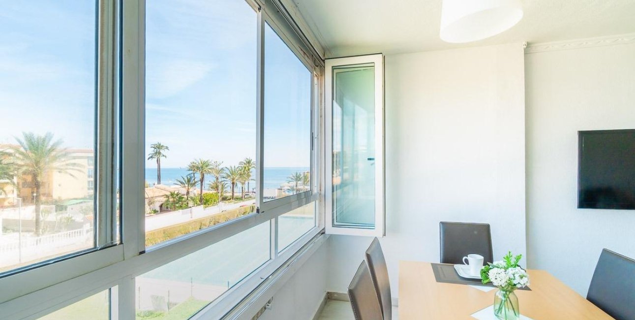 Resale - Apartment / flat -
Torrevieja - Punta prima