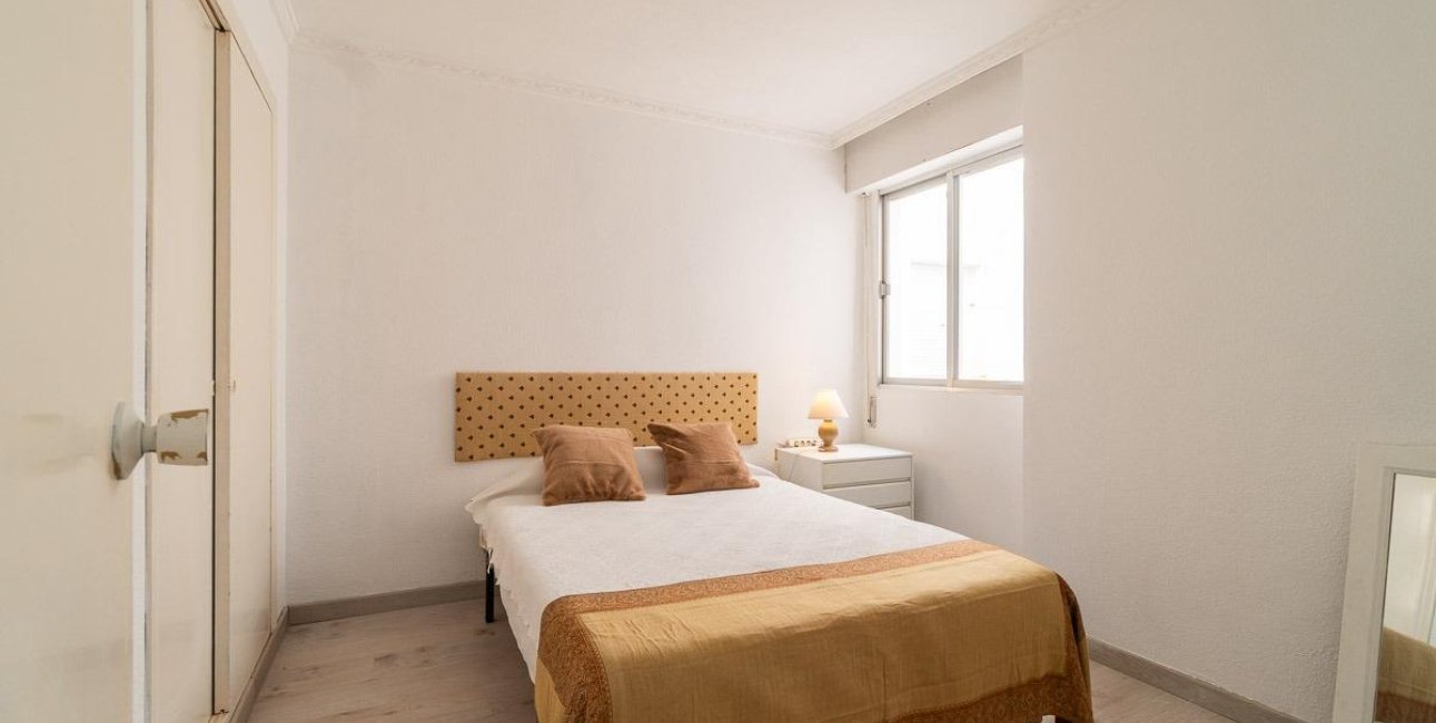 Resale - Apartment / flat -
Torrevieja - Punta prima