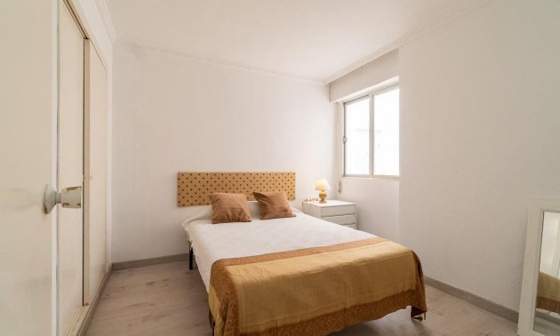 Resale - Apartment / flat -
Torrevieja - Punta prima