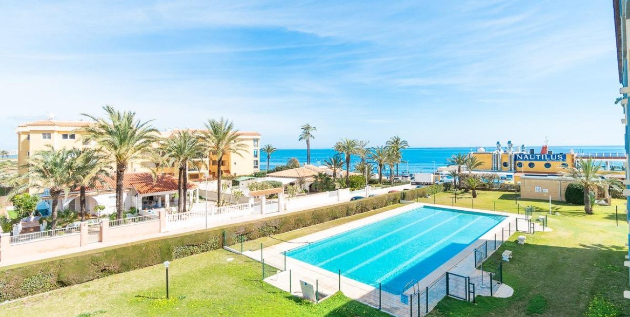 Resale - Apartment / flat -
Torrevieja - Punta prima