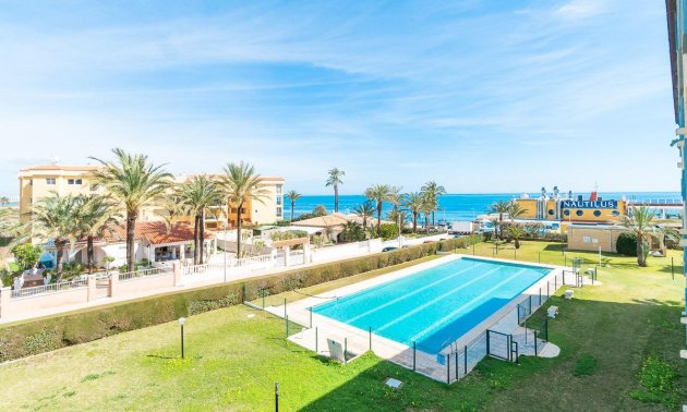 Resale - Apartment / flat -
Torrevieja - Punta prima