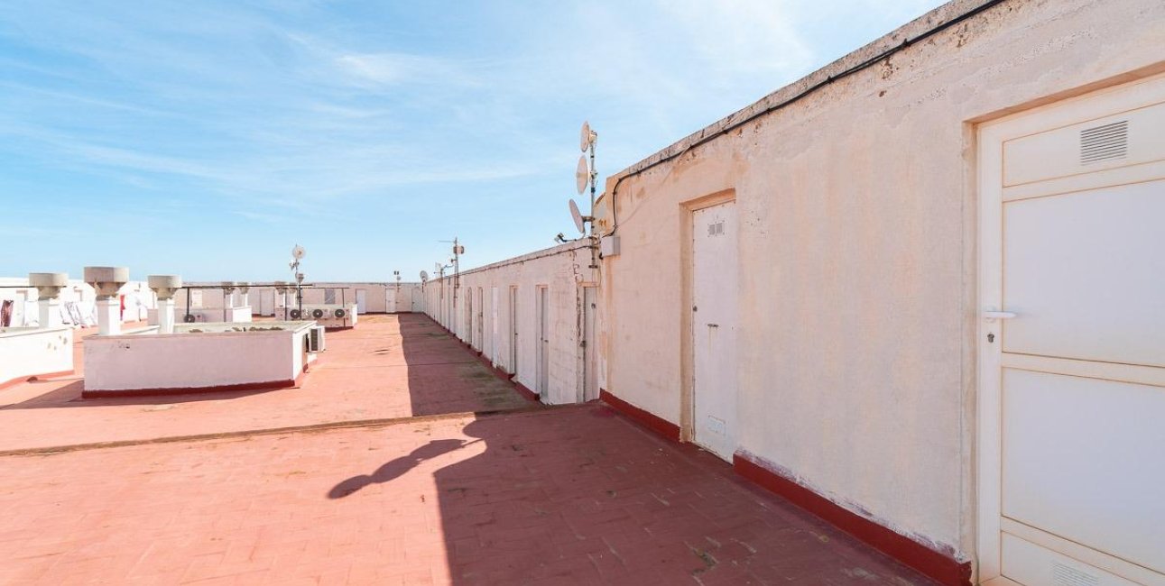 Resale - Apartment / flat -
Torrevieja - Punta prima