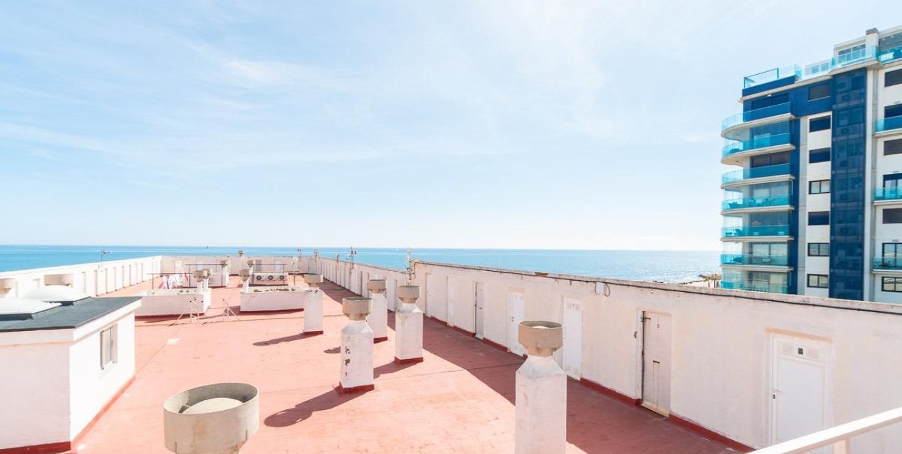 Resale - Apartment / flat -
Torrevieja - Punta prima