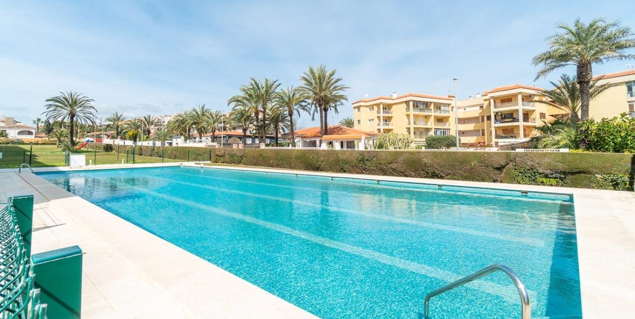 Resale - Apartment / flat -
Torrevieja - Punta prima