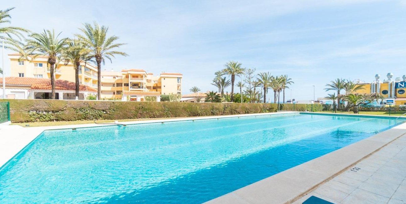 Resale - Apartment / flat -
Torrevieja - Punta prima