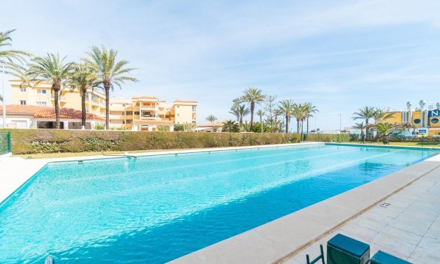 Resale - Apartment / flat -
Torrevieja - Punta prima