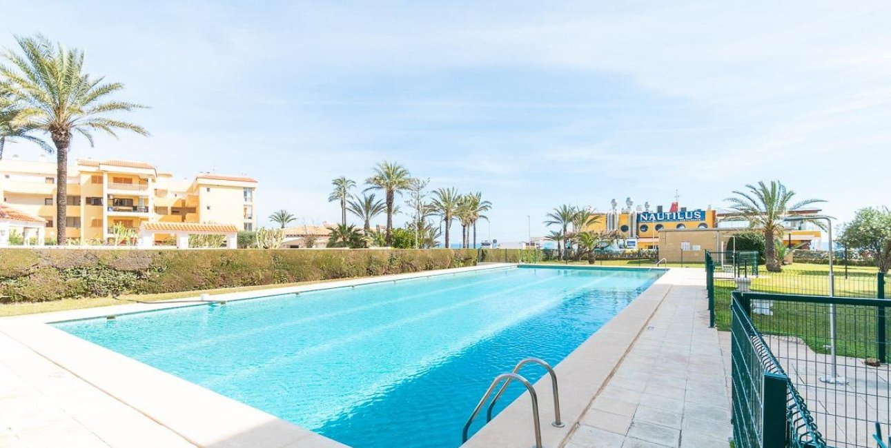 Resale - Apartment / flat -
Torrevieja - Punta prima