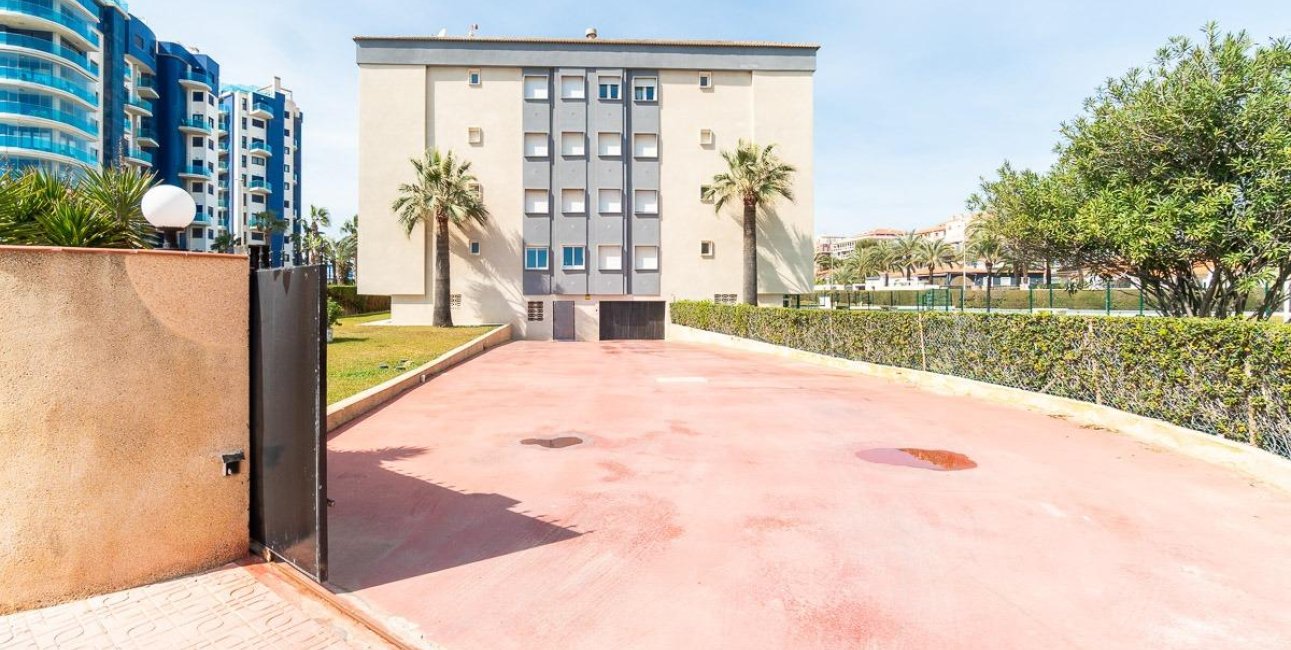 Resale - Apartment / flat -
Torrevieja - Punta prima