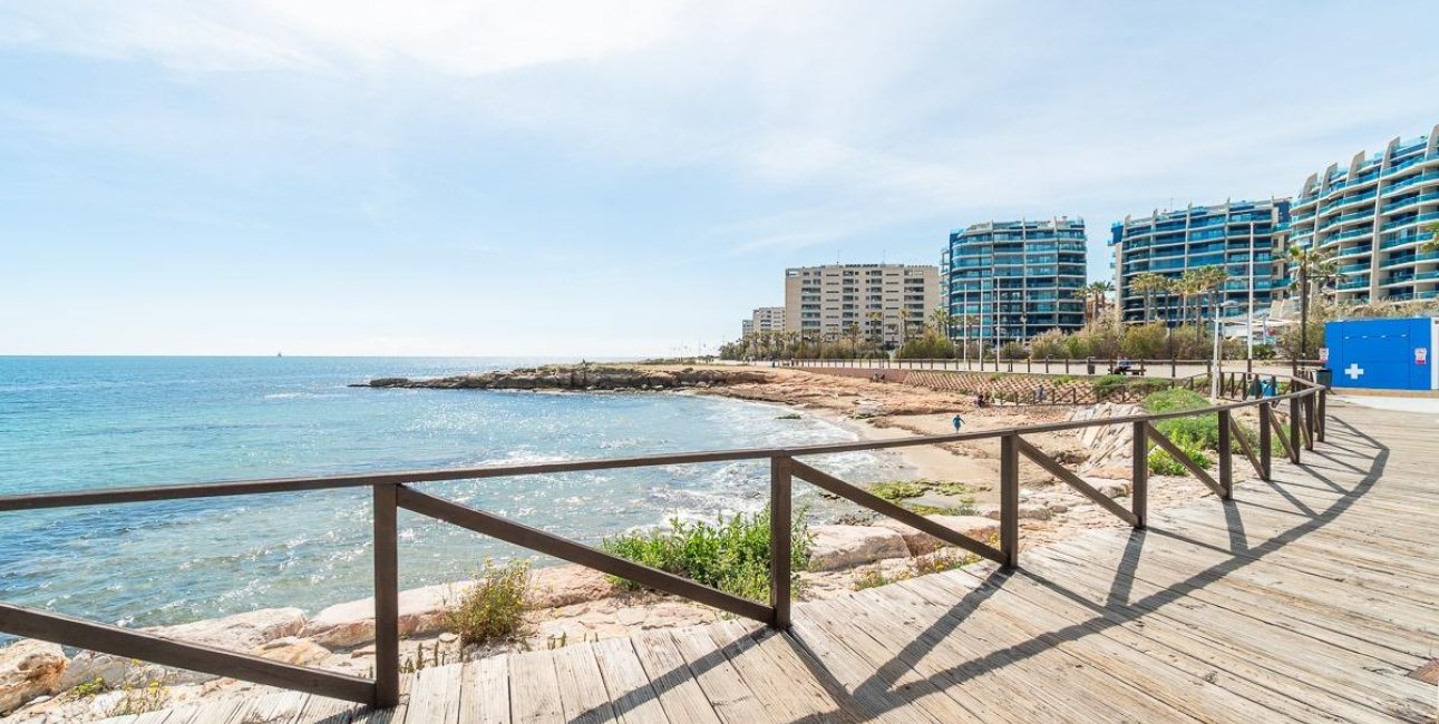 Resale - Apartment / flat -
Torrevieja - Punta prima