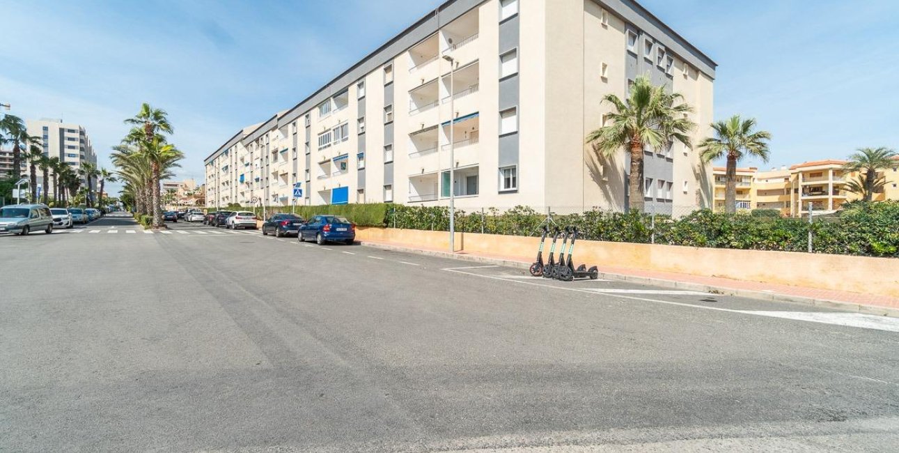 Resale - Apartment / flat -
Torrevieja - Punta prima