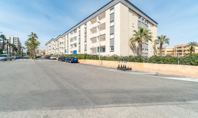 Resale - Apartment / flat -
Torrevieja - Punta prima